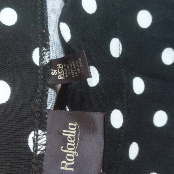 🎁$5 or free with bundle🎁Scalloped neck polka dot top - Picture 4 of 6